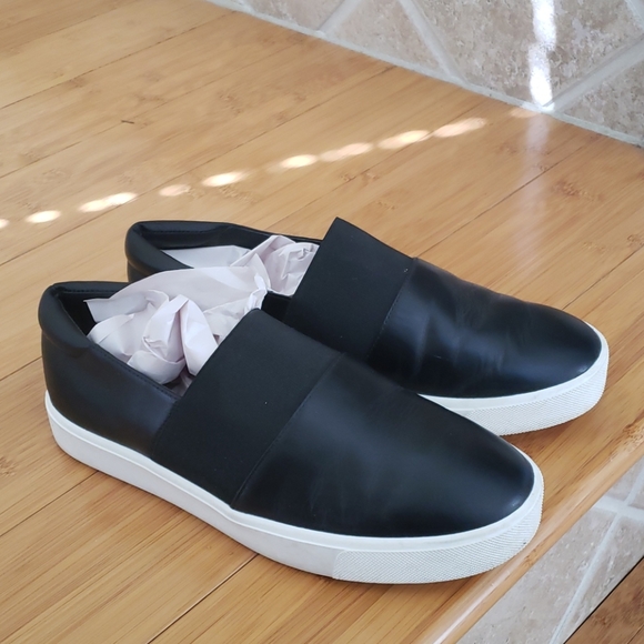 Vince Shoes - VINCE Corbin slip on sneakers black leather size 6